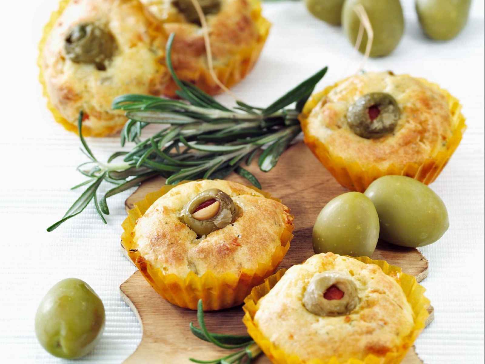 savory-feta-and-rosemary-muffins-with-olives-and-sundried-tomatoes-623276.jpg